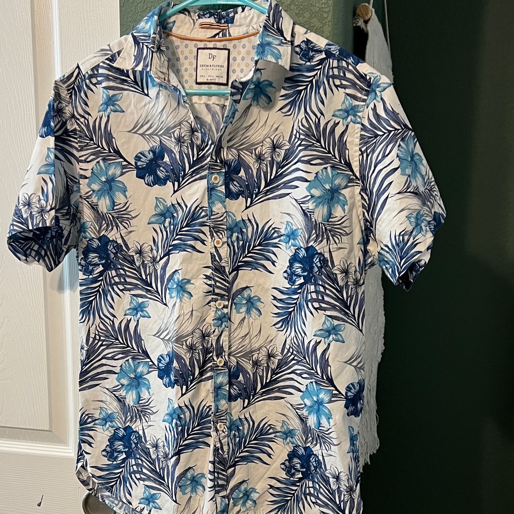 Denim & Flower White Short-Sleeve Floral Button-Down Shirt with Blue Print